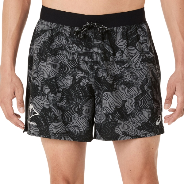Pantalones Cortos Trail Running Hombre ASICS Fujitrail AOP 5in Shorts  Performance Black/Carbon/Cream 2011D526001