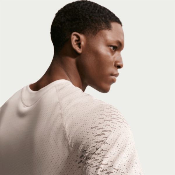 Nike Stride Dri-FIT ADV T-Shirt - Cream Ii/Mink Brown