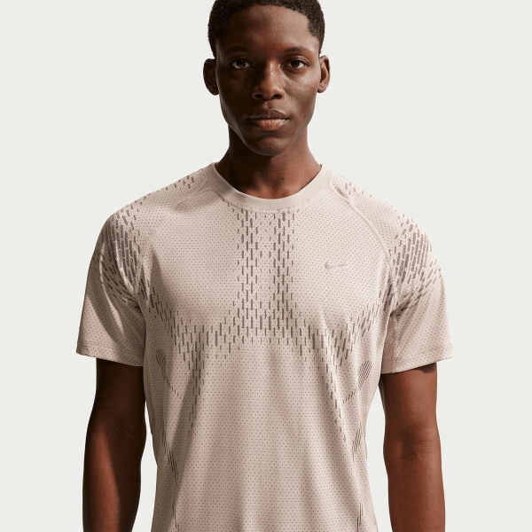 Nike Stride Dri-FIT ADV T-Shirt - Cream Ii/Mink Brown