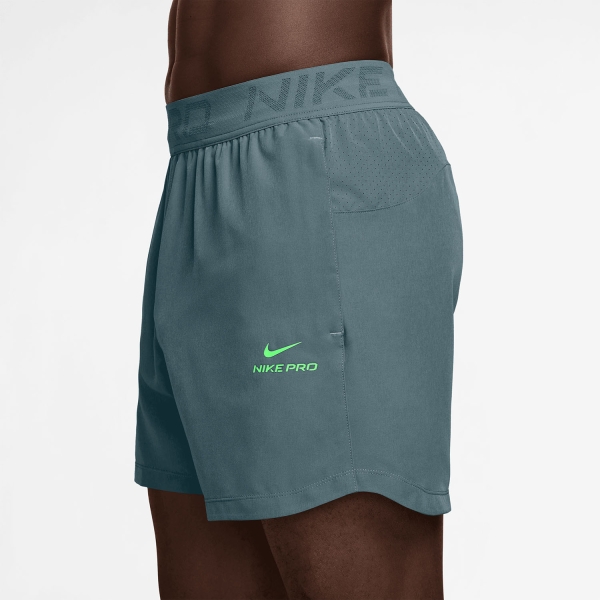 Nike Pro 6in Pantaloncini - Mineral Slate/Green Strike