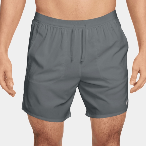 Pantalone cortos Running Hombre Nike Stride 2 in 1 7in Shorts  Smoke Grey/Reflective Silver IF2036084