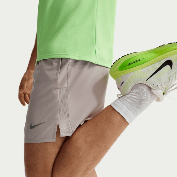 Nike Challenger 5in Shorts - Moon Particle/Reflective Silver