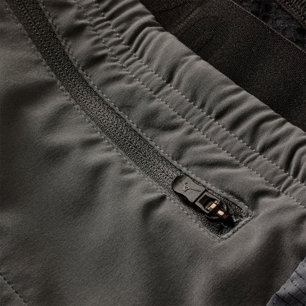 Mizuno Active Alpha 2 in 1 5.5in Pantaloncini - Lava Smoke