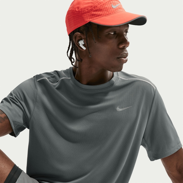 Nike Dri-FIT UV Miler Maglietta - Smoke Grey/Reflective Silver