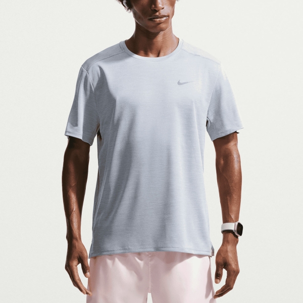 Maglietta Running Uomo Nike DriFIT UV Miler Maglietta  Grey Fog/Particle Grey/Reflective Silver IF2082097