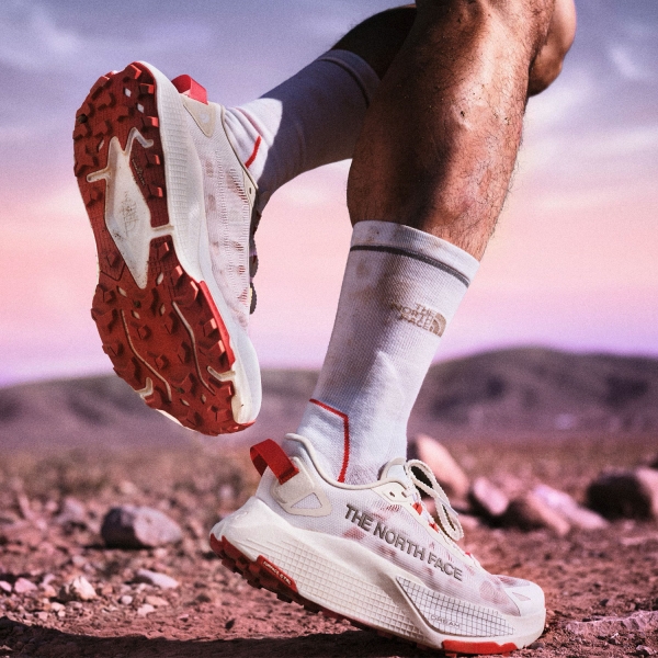 The North Face Altamesa 500 V2 - TNF White/Lava Red