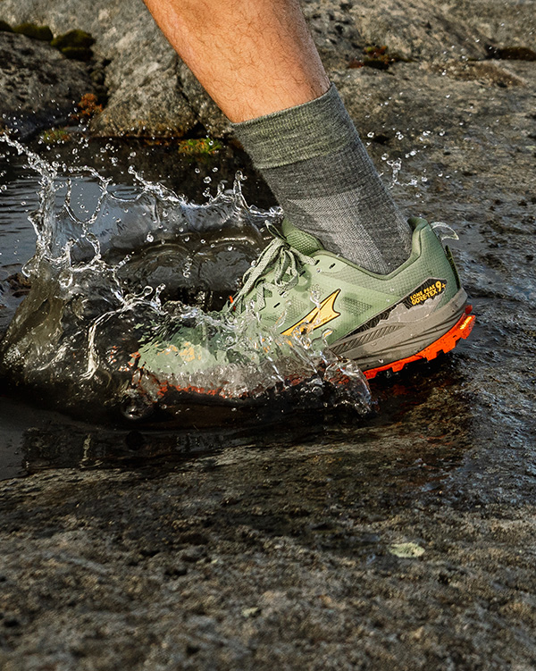 For your mountain adventures
Altra Lone Peak 9+ GTX