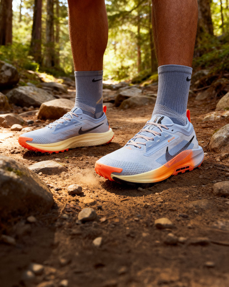 I colori dell’alba  sui sentieri
Nike IYKYK: Sunrise in Golden